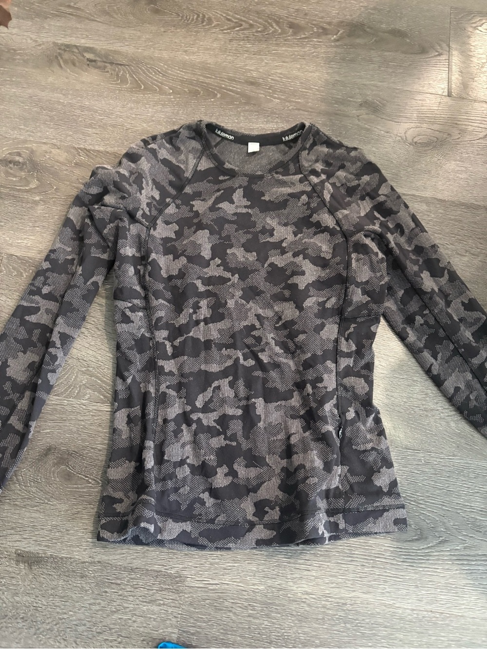 lululemon Black & Dark Gray Patterned Athletic Top
